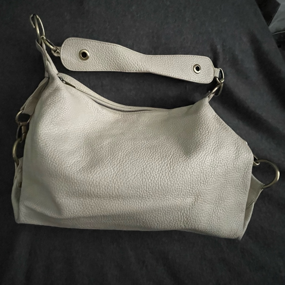 GUC Danier Leather cream shoulder bag